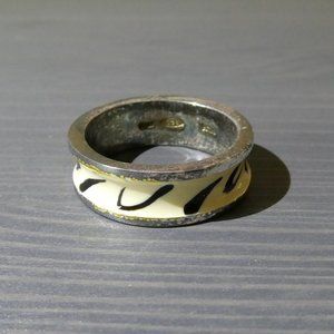 Milor Signed Cream Black Enamel Band Ring Size 9 Sterling Silver Zebra Striped